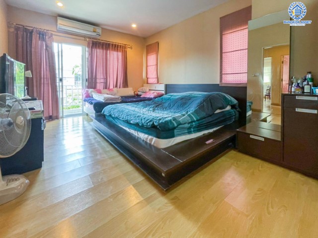 บ้านเดี่ยวมือสองย่านนนทบุรี ม. เพอร์เฟคพาร์ค กาญจนาภิเษก คุณภาพจากแบรนด์ Property Perfect  บ้านสวยพร้อมเข้าอยู่ บนเนื้อที่ 50 ตร.ว. 3 ห้องนอน 2 ห้องน้ำ 2 ที่จอดรถ พร้อม Facilities ครบครัน บนทำเลเชื่อมต่อถนนกาญจนาฯ  ใกล้ทางด่วน ศรีรัช-วงแหวนฯ เซ็นทรัลเวสต์เกต และรถไฟฟ้าสายสีม่วง "สถานีตลาดบางใหญ่"